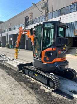 Locação de Mini Escavadeira com Rompedor em Campo Limpo